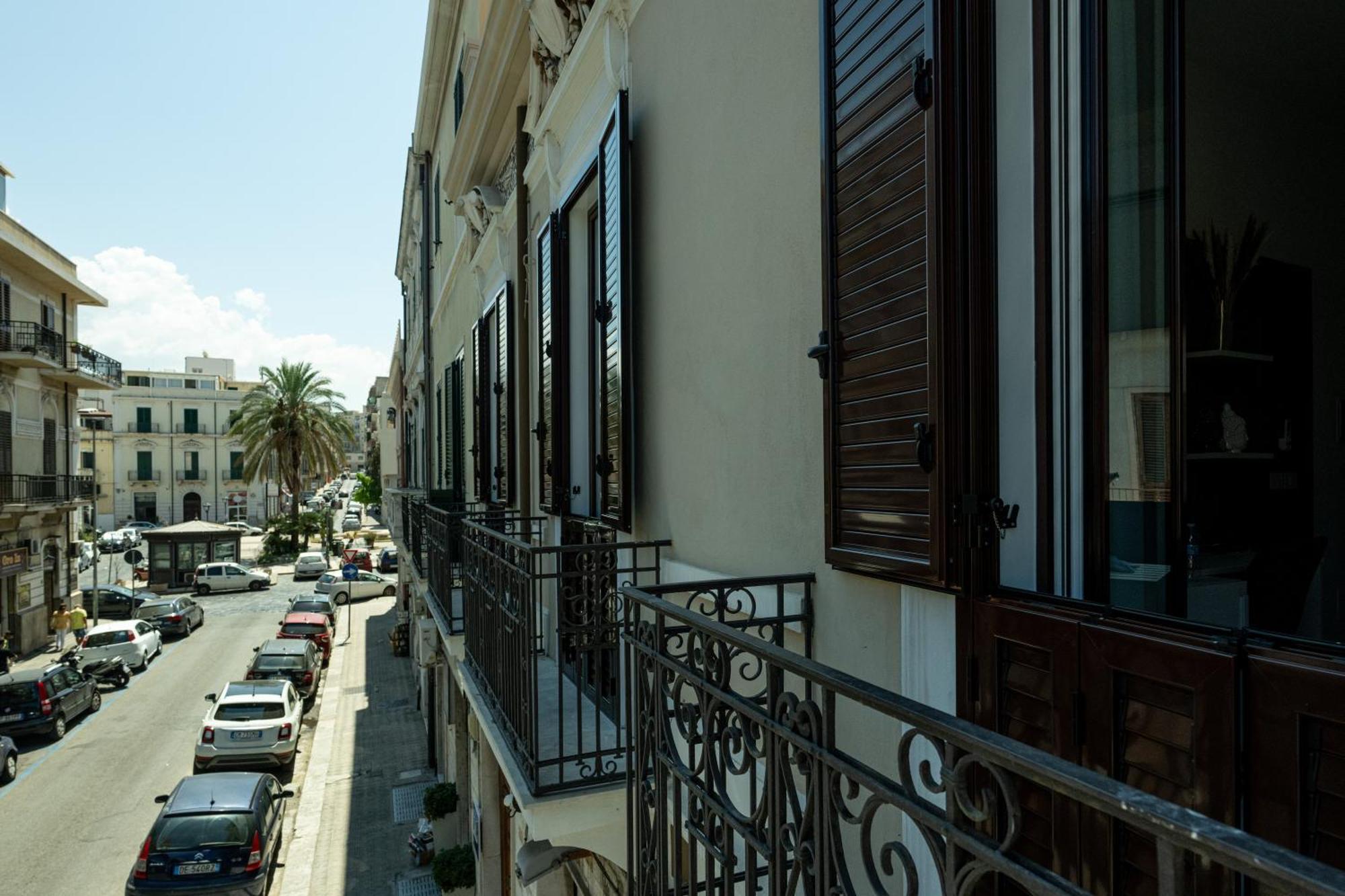 The Dome Guest House Reggio di Calabria Exteriör bild